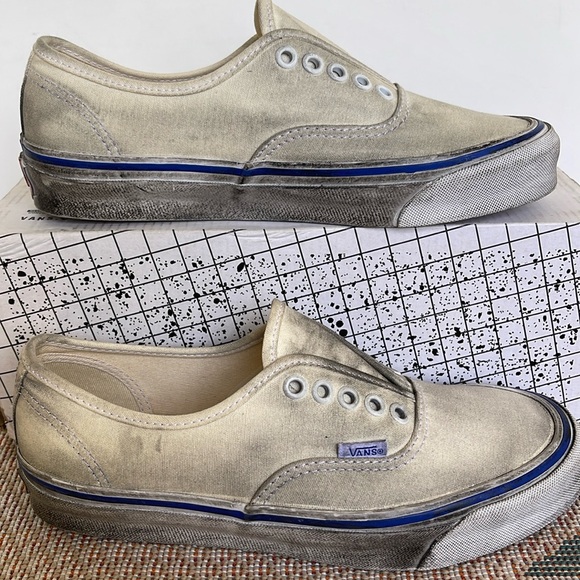 Vans Shoes - Vans WMNS 0g Authentic L
Stressed Classic White
VN0A5FBD2VZ
Sneakers